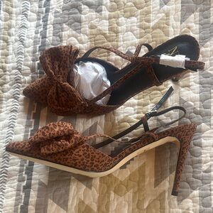 Leopard Print Stiletto Heels BNWT in box size 9 sling back bow style